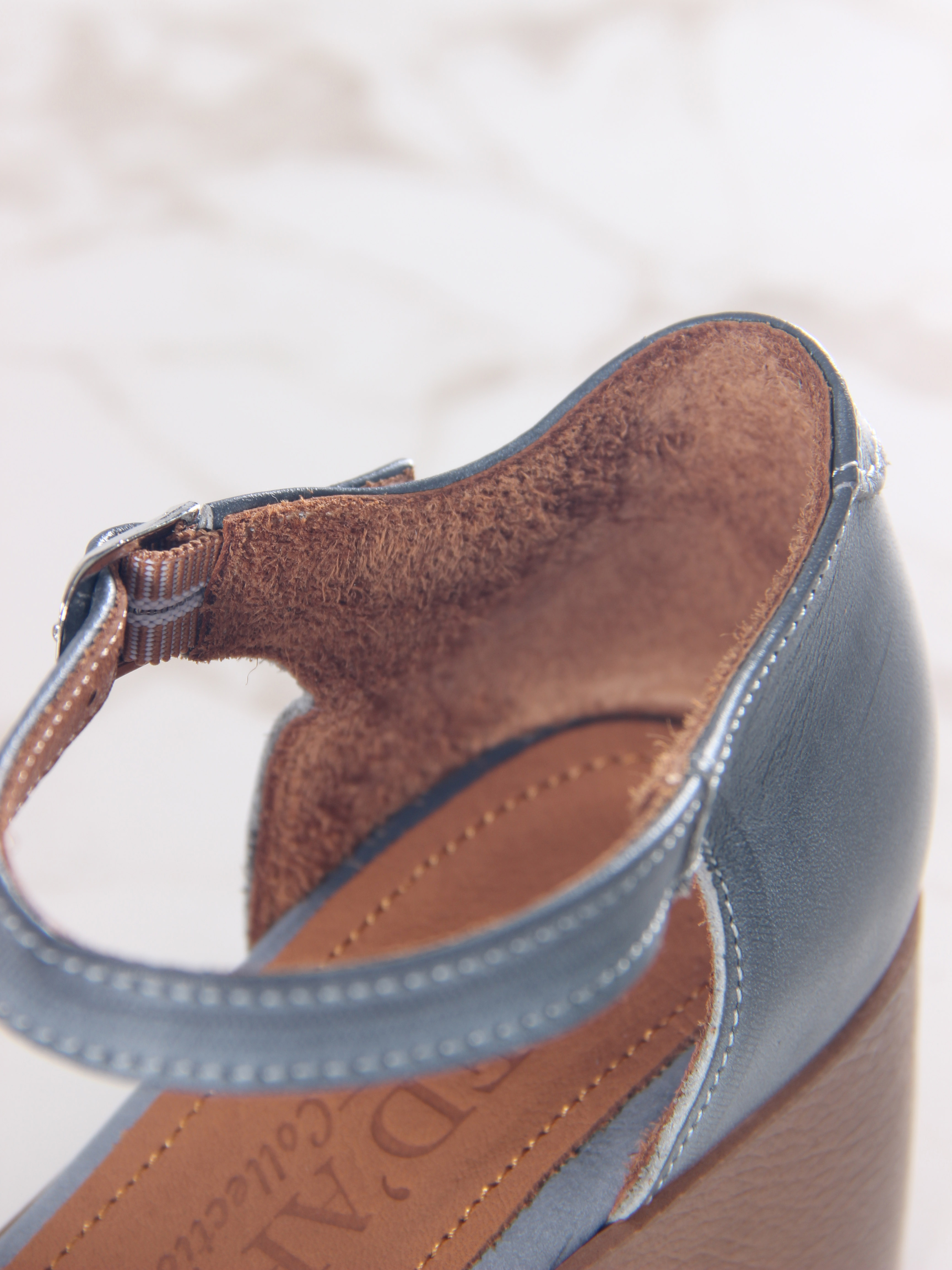 картинка Босоножки ED'ART 5032.23663'be. Серый вакса+коричневый от интернет магазина