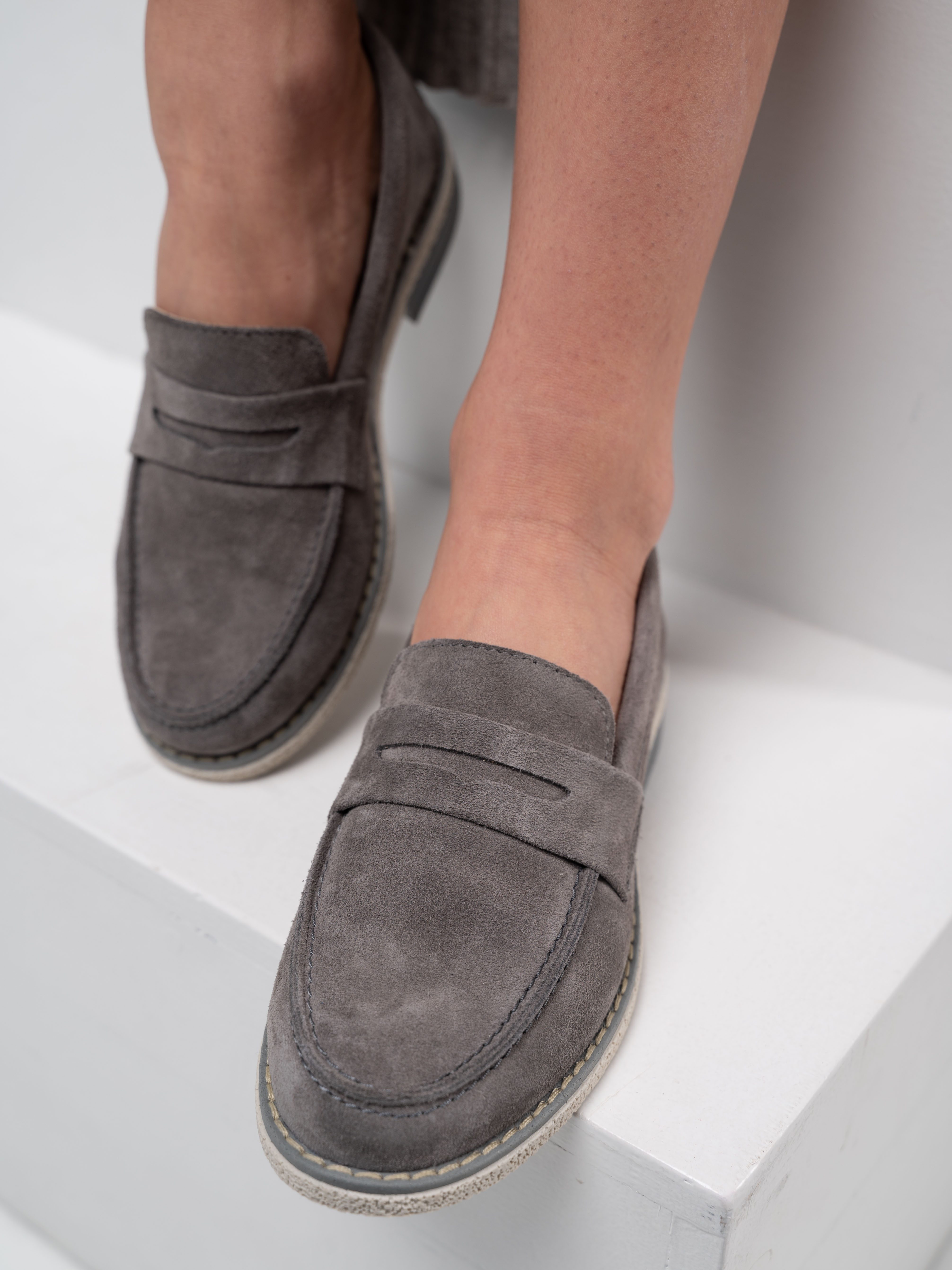 картинка Лоферы ED'ART 176.rose'gr. серый замок замша от интернет магазина