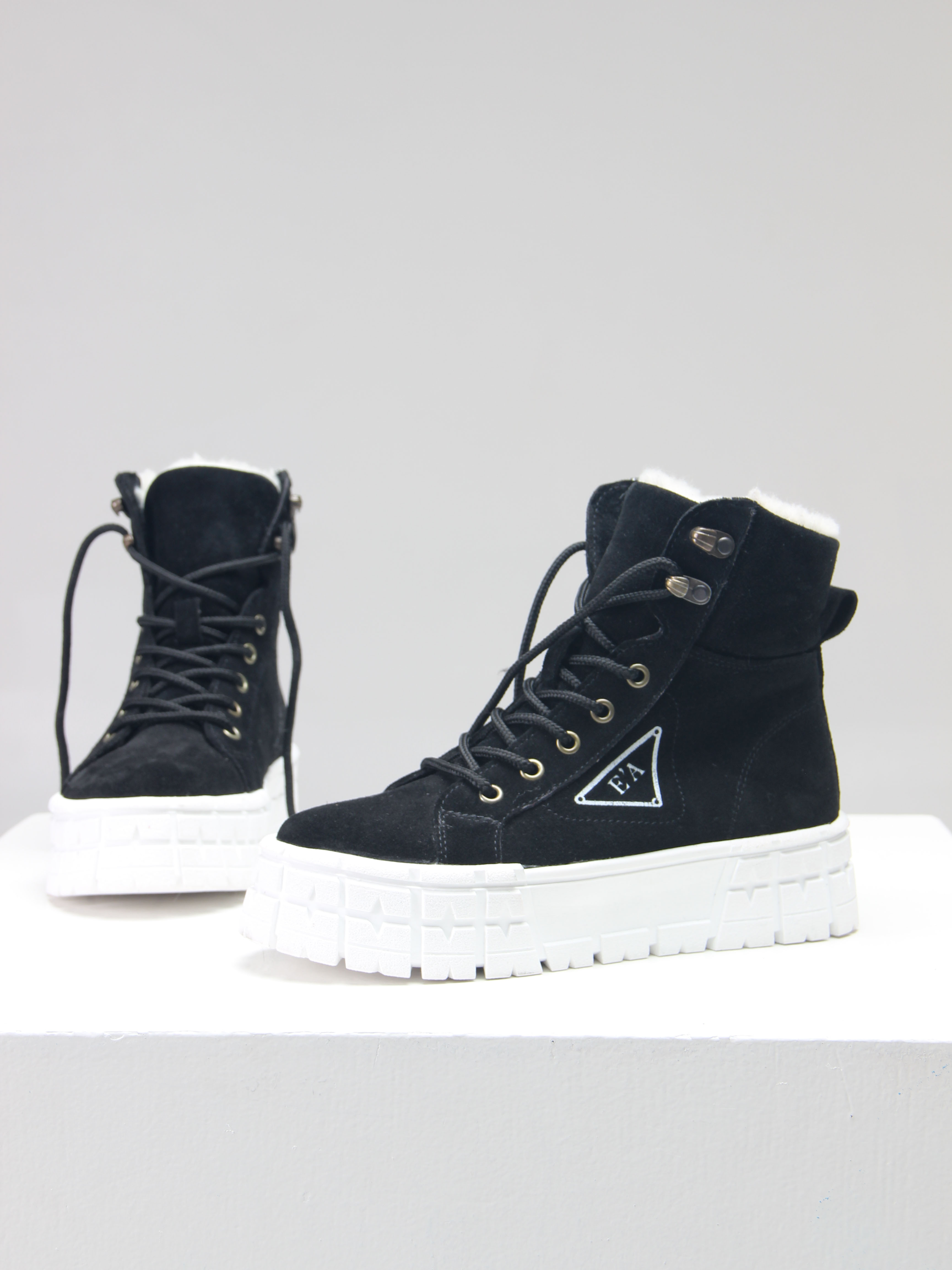 картинка Ботинки ED'ART 216.212131'w. черный замша от интернет магазина