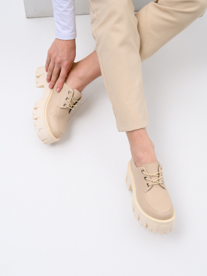 Бежевые туфли