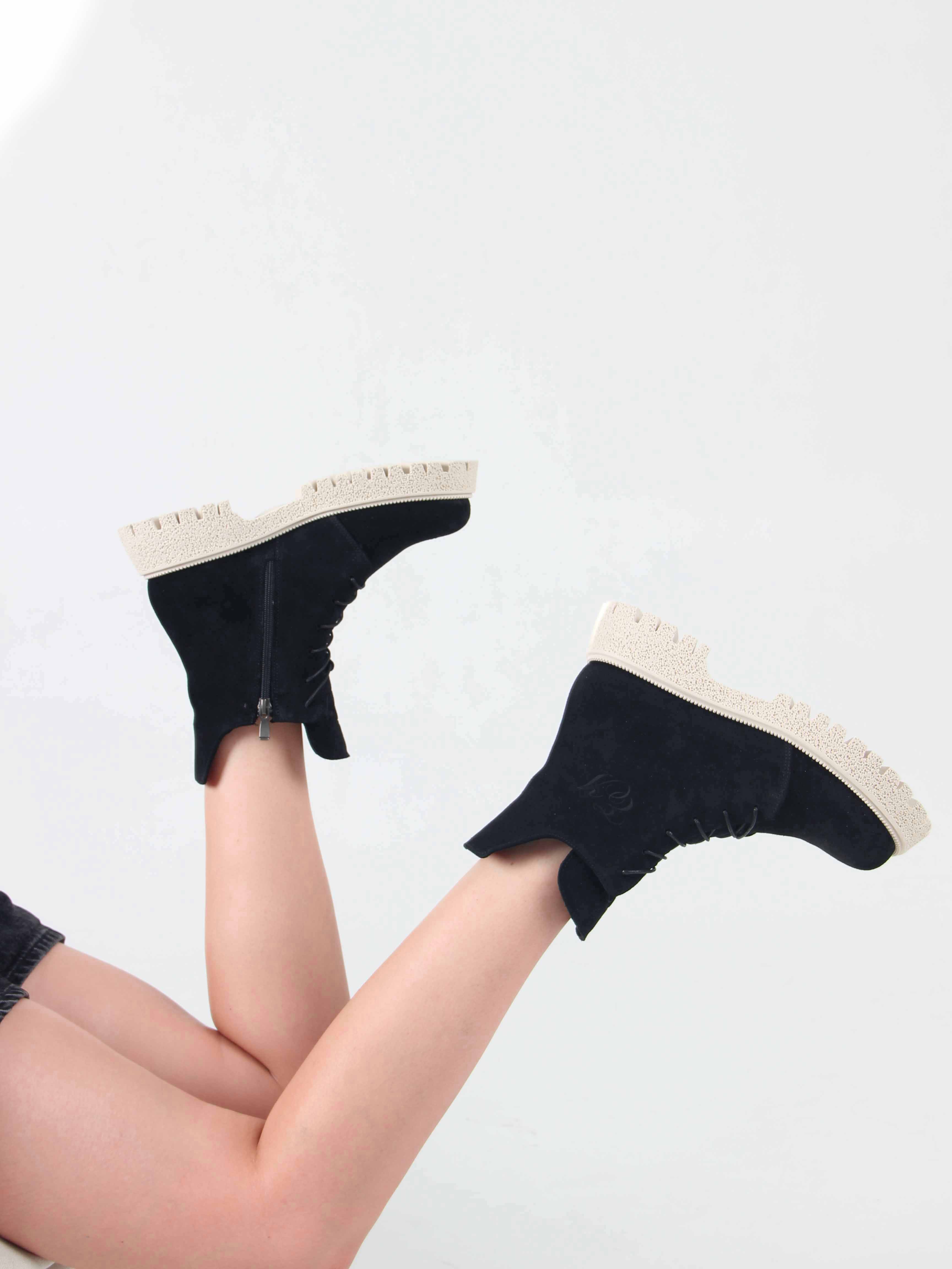 картинка Ботинки ED'ART 228.V.1541'be. Черный замша от интернет магазина