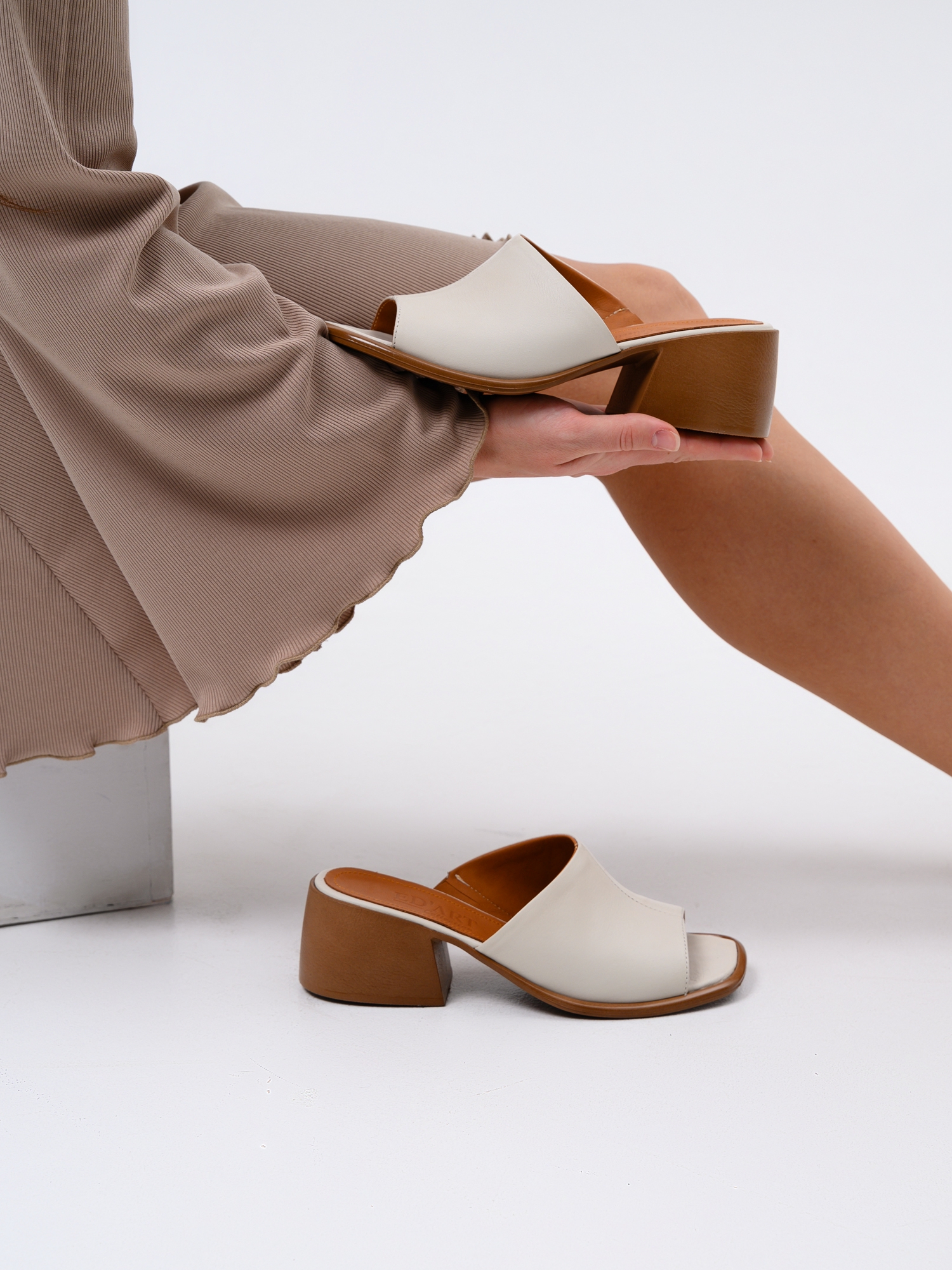 картинка Босоножки ED'ART 4012.23663'br. Бежевый+ коричневый от интернет магазина