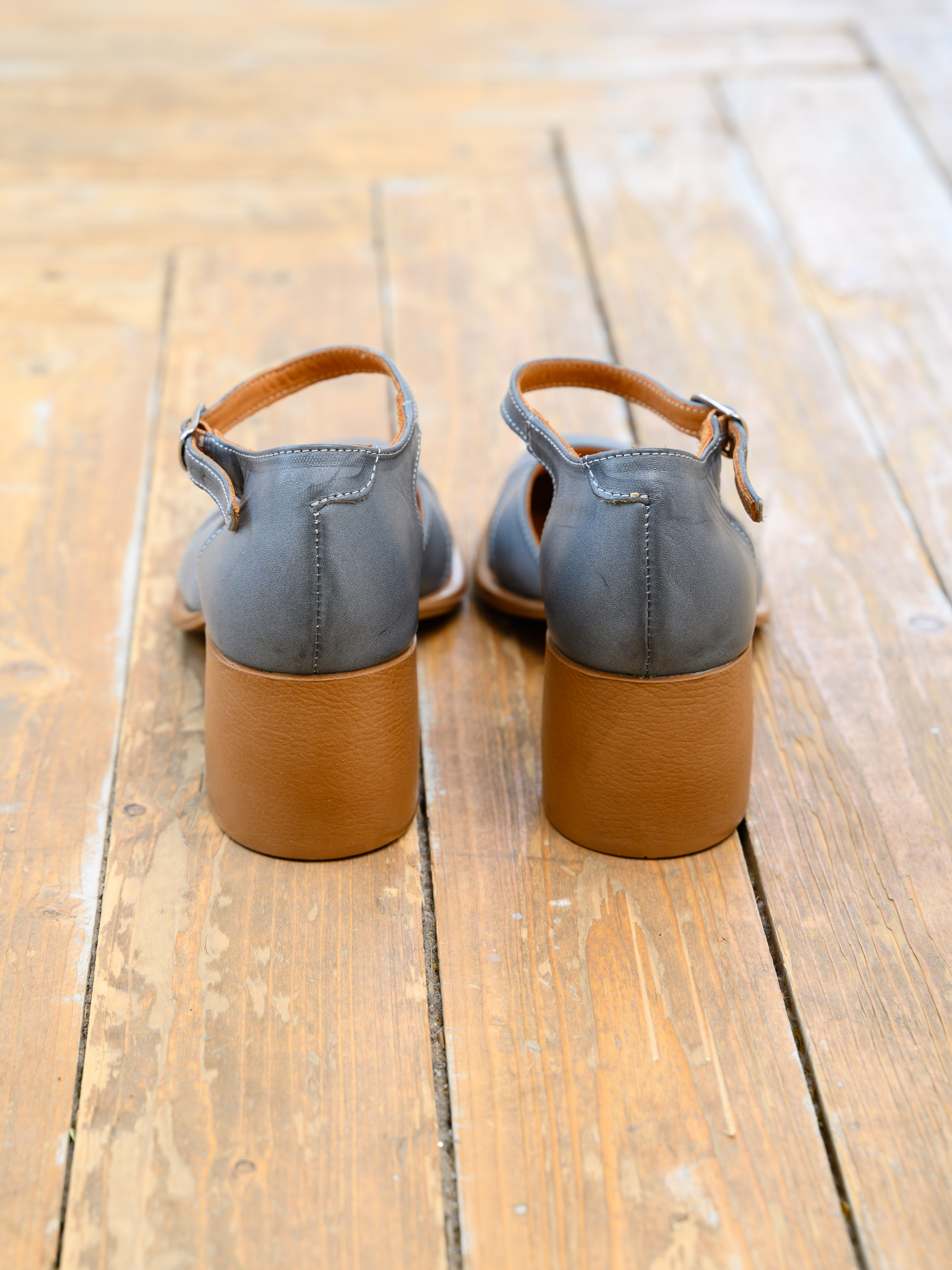 картинка Босоножки ED'ART 5032.23663'be. Серый вакса+коричневый от интернет магазина