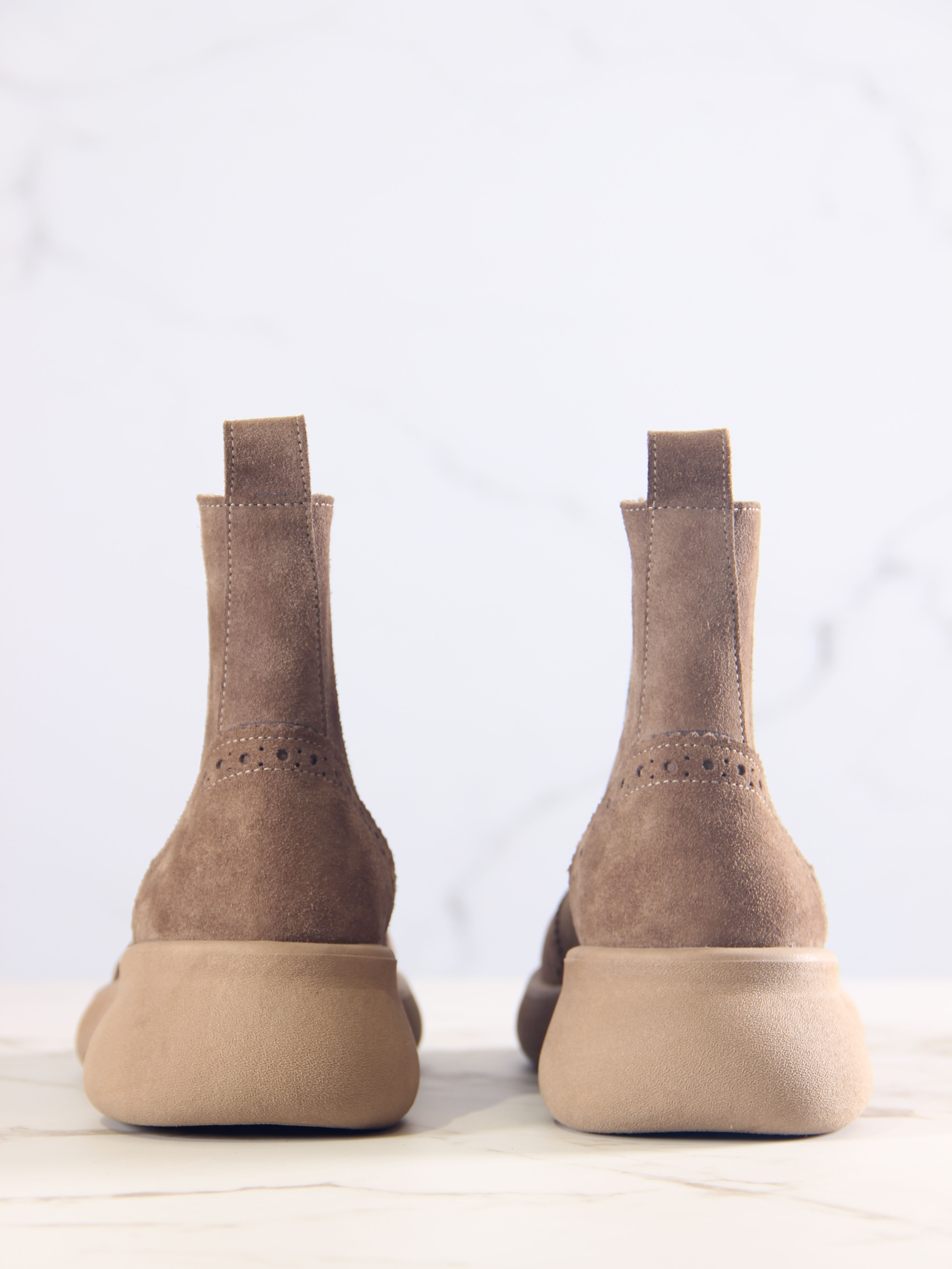 картинка Челси ED'ART 332.927'ka. Серо-коричневая замша от интернет магазина