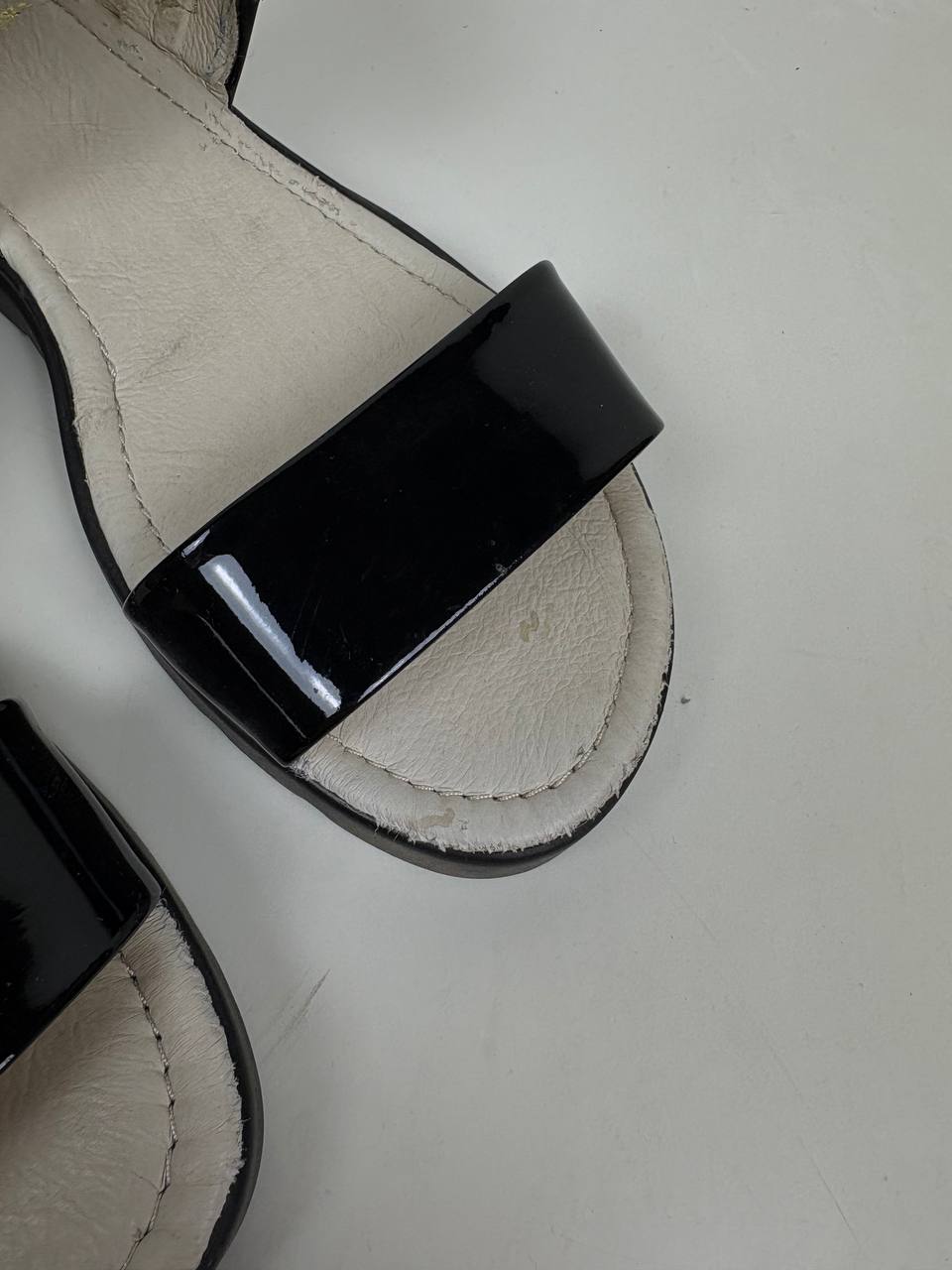 картинка Босоножки ED'ART 2020.115bl. Черный лак уценка от интернет магазина