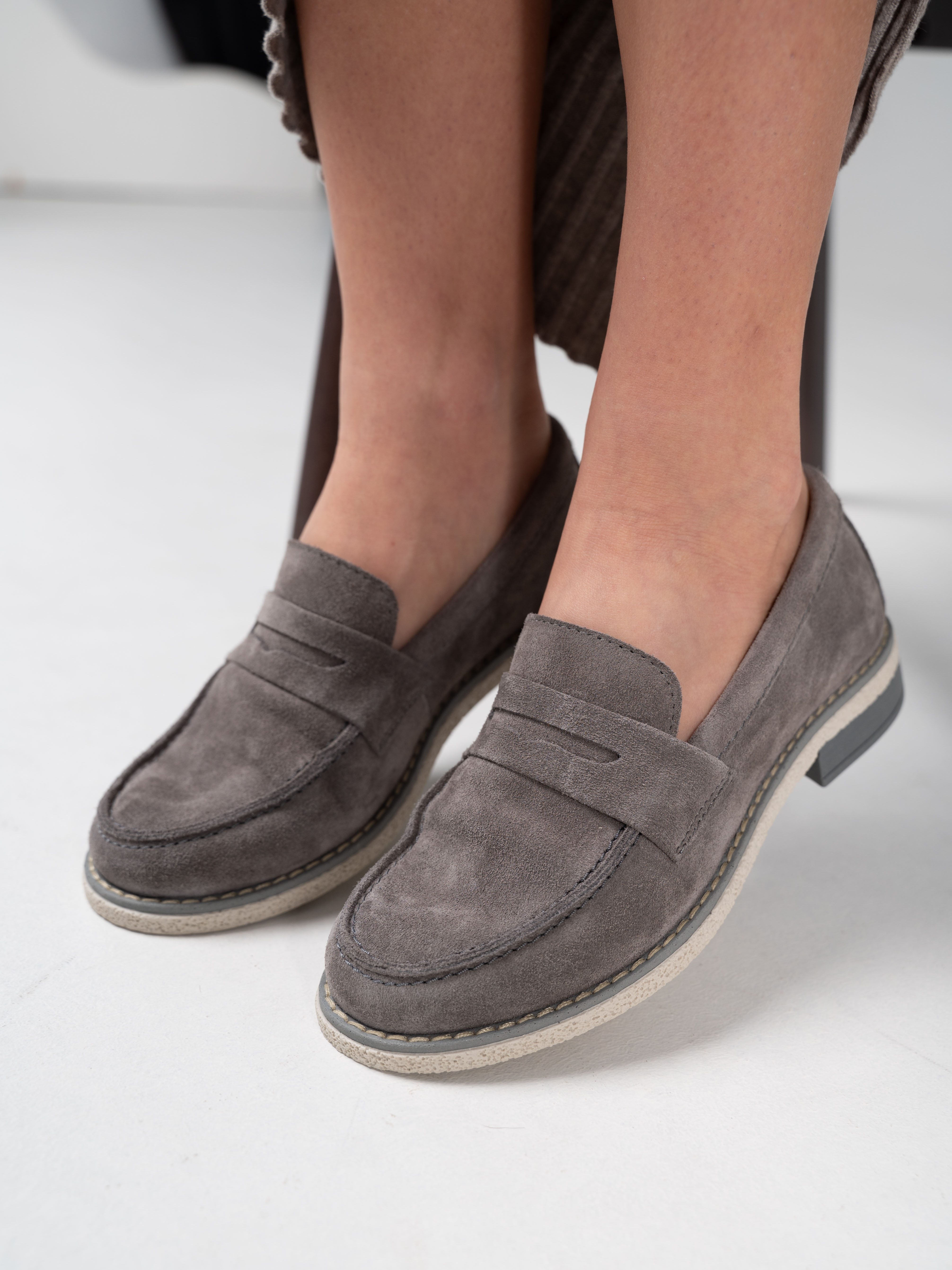 картинка Лоферы ED'ART 176.rose'gr. серый замок замша от интернет магазина