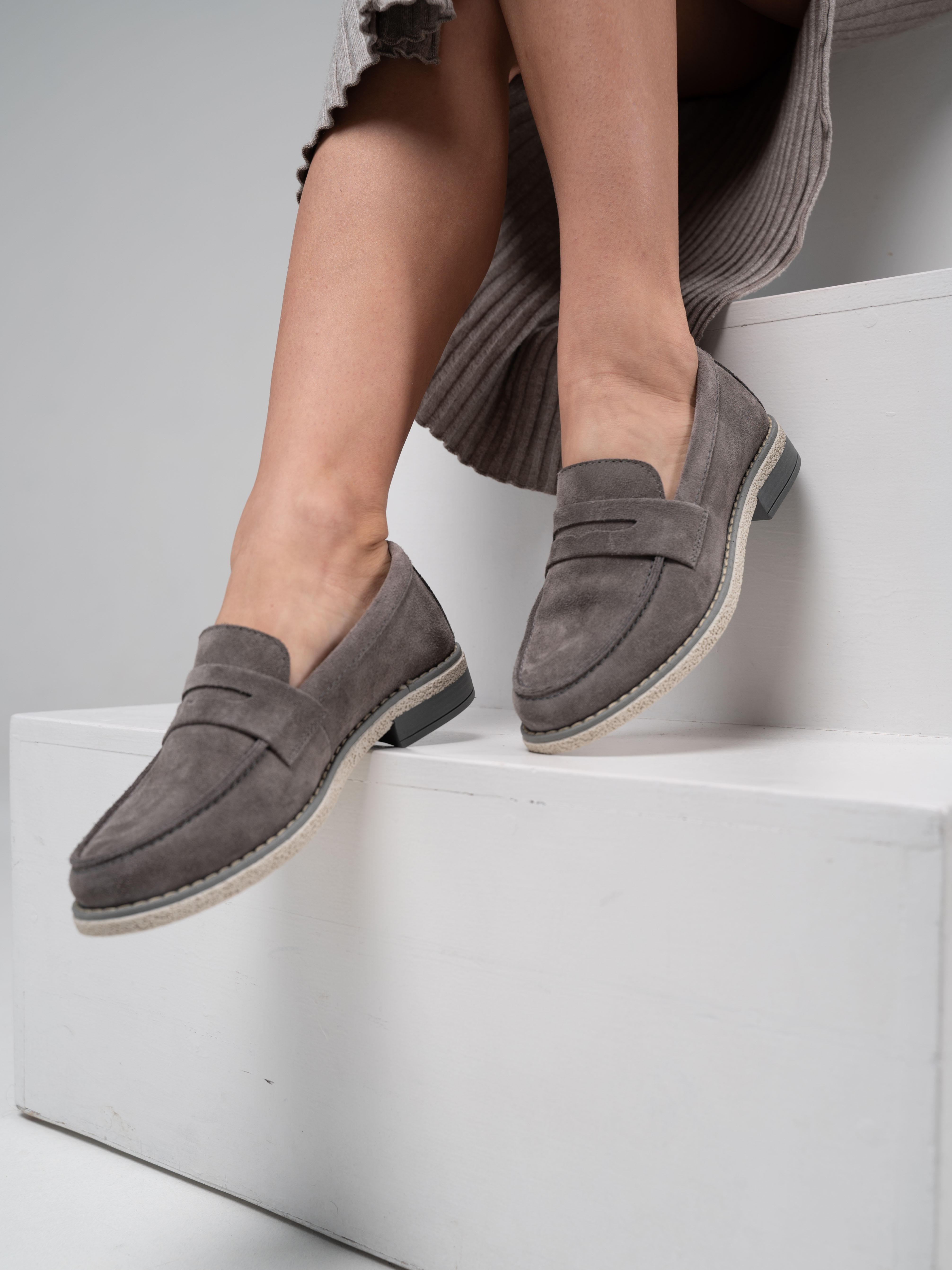 картинка Лоферы ED'ART 176.rose'gr. серый замок замша от интернет магазина